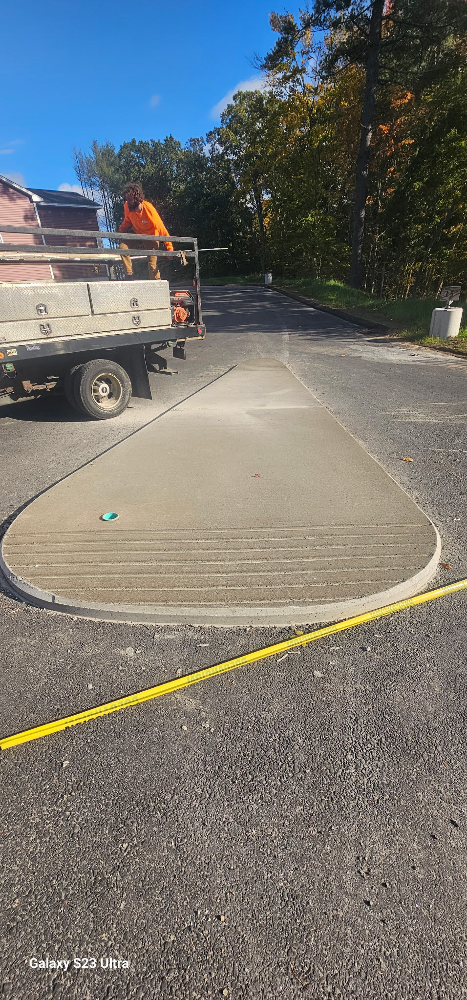 Concrete apron with decorative finish