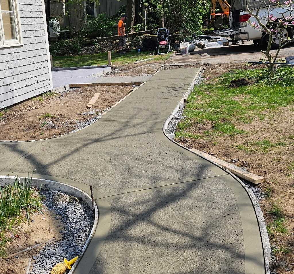 Concrete walkway by Patriot Concrete